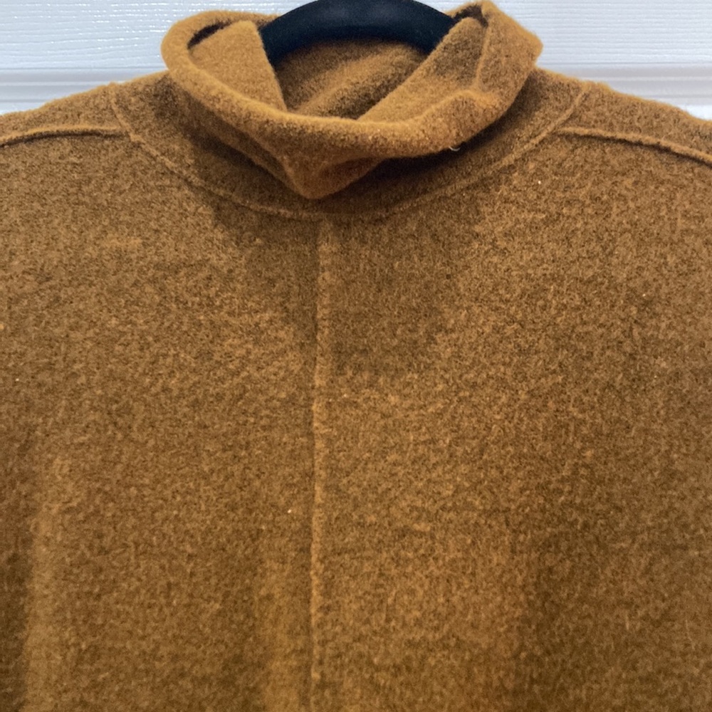Banana Republic turtleneck sweater - Picture 2 of 2
